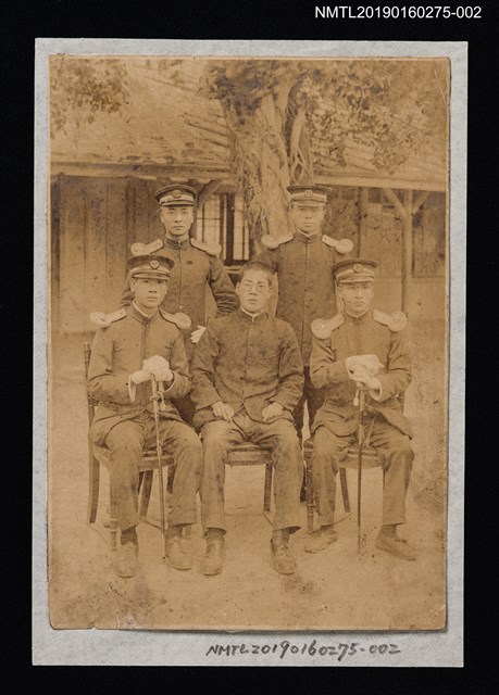 主要名稱：盧丙丁與同事合影（於戶外）圖檔，第1張，共2張