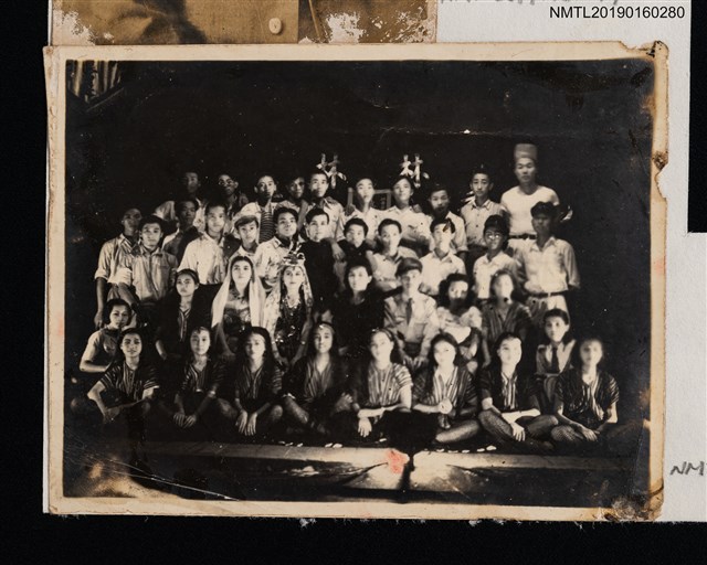 主要名稱：林氏好與演出團體合影圖檔，第1張，共2張