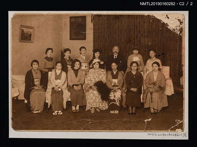 主要名稱：林氏好與關屋敏子等人合影圖檔，第3張，共3張