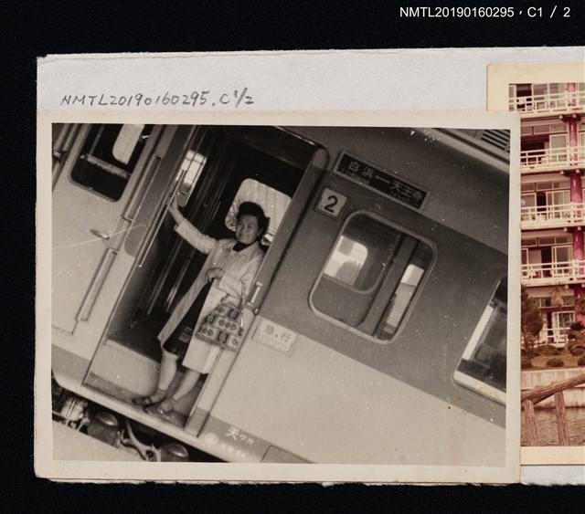 主要名稱：林氏好於日本電車上的獨照圖檔，第2張，共4張