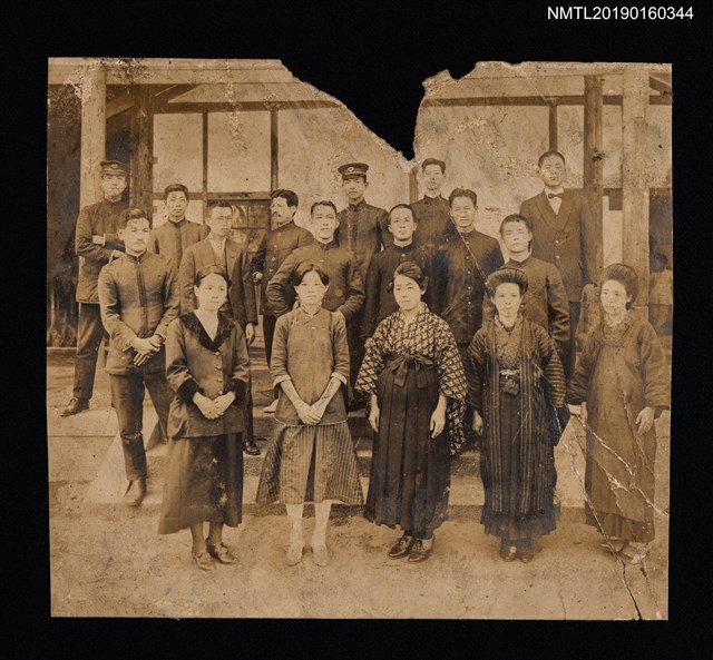 主要名稱：林氏好擔任臺南第三公學校教員時期留影（與同事合影）圖檔，第1張，共1張