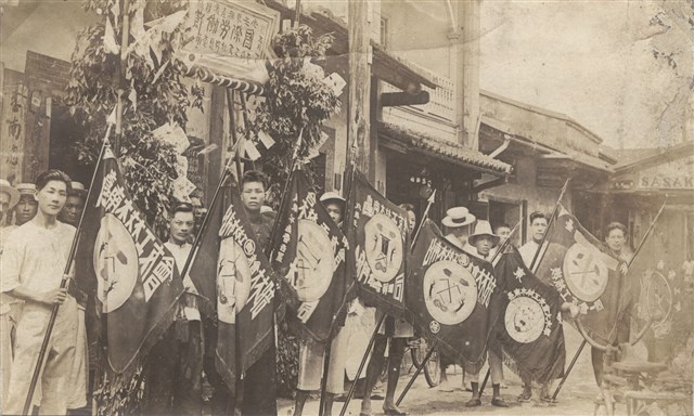 主要名稱：國際勞動節臺灣木材工友會遊街照片（於臺南）圖檔，第2張，共2張