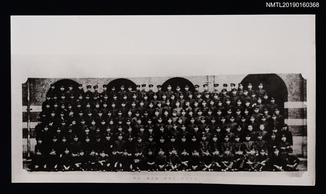 主要名稱：盧丙丁國語學校畢業團體照（翻拍照）圖檔，第1張，共3張