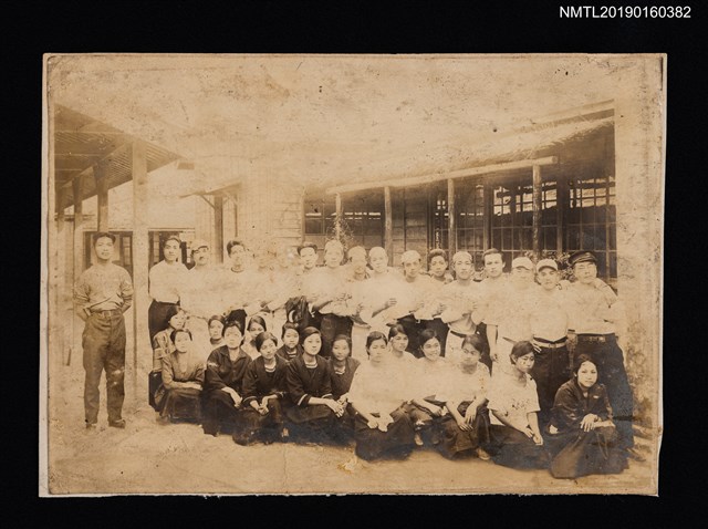 主要名稱：林氏好擔任臺南第三公學校教員時期留影（與同事合影）圖檔，第1張，共1張