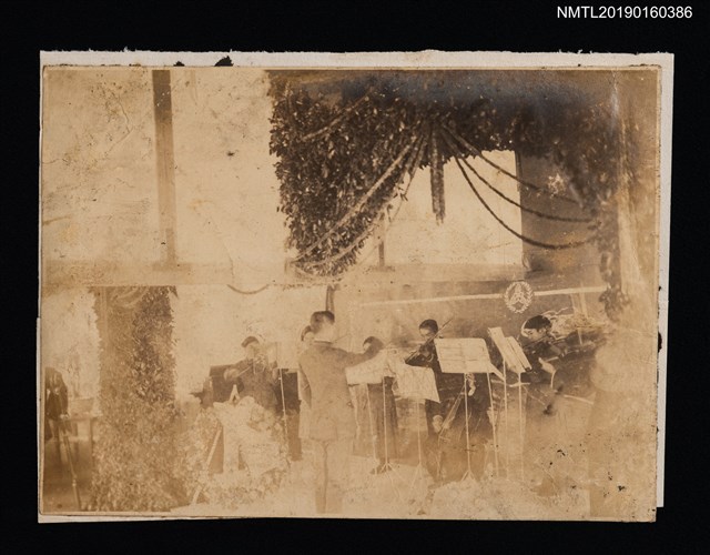 主要名稱：林氏好擔任臺南第三公學校教員時期留影（遊藝會演出）圖檔，第1張，共1張