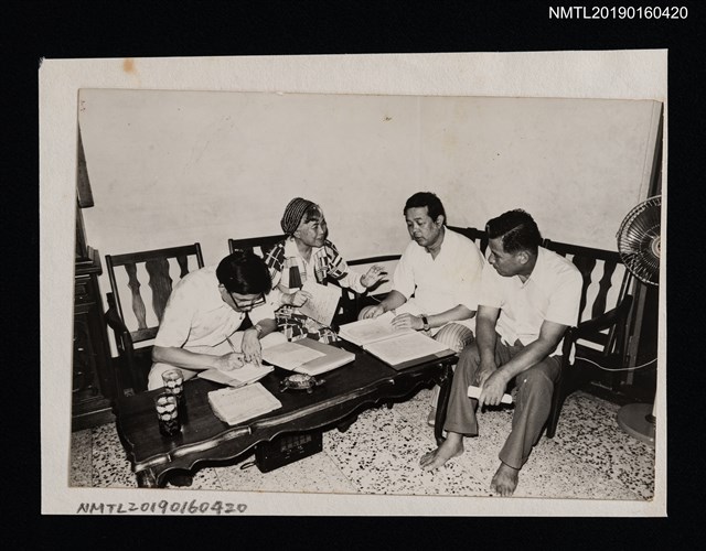 主要名稱：林氏好與友人合影（晚年，於室內）圖檔，第1張，共1張