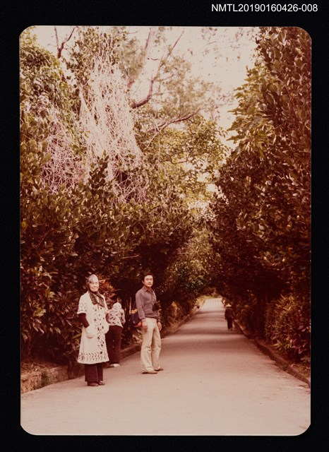 主要名稱：林氏好與家人合影（晚年，於墾丁風景區）圖檔，第1張，共2張