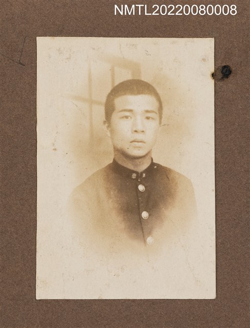 主要名稱：男學生獨照8/其他-相簿名稱：龍瑛宗相片集1圖檔，第1張，共1張