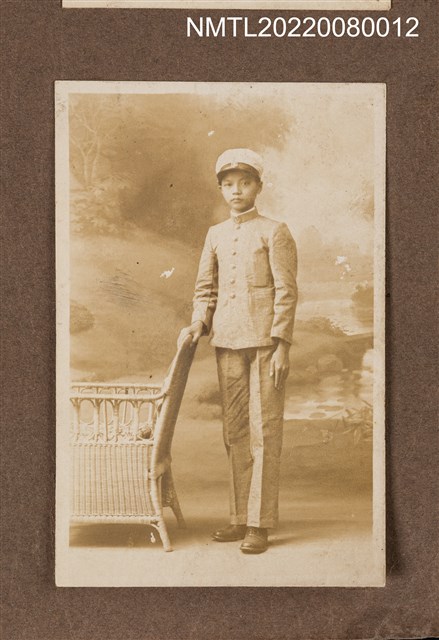 主要名稱：男學生獨照12/其他-相簿名稱：龍瑛宗相片集1圖檔，第1張，共1張