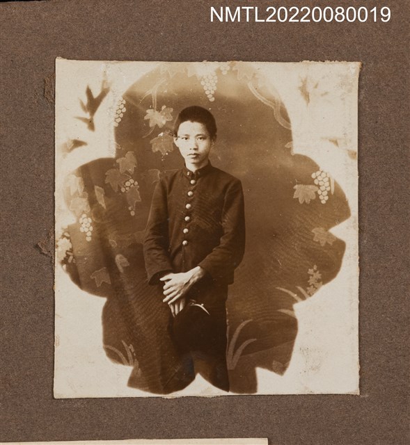 主要名稱：男學生獨照6/其他-相簿名稱：龍瑛宗相片集1圖檔，第1張，共1張