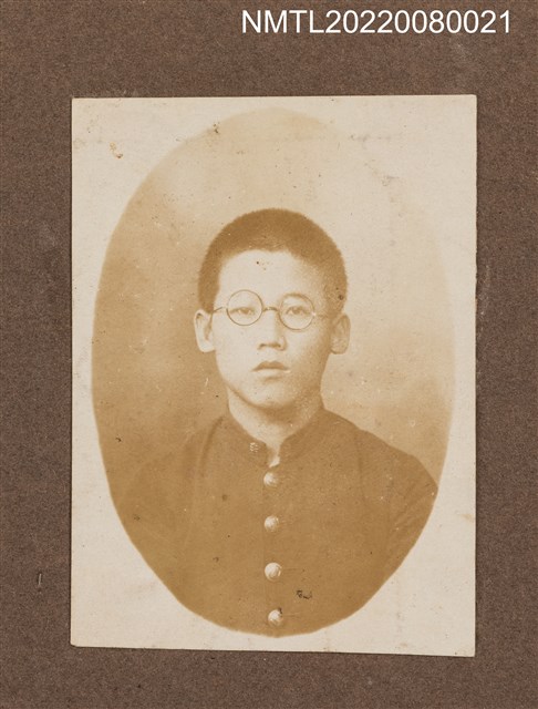 主要名稱：男學生獨照7/其他-相簿名稱：龍瑛宗相片集1圖檔，第1張，共1張