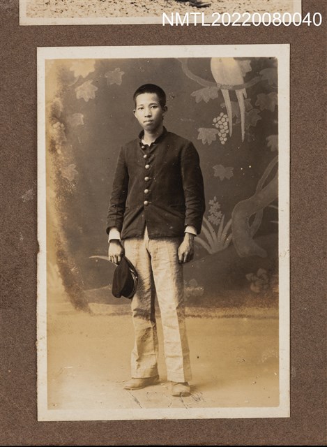 主要名稱：龍瑛宗就讀臺灣商工學校時獨照（全身照）/其他-相簿名稱：龍瑛宗相片集1圖檔，第1張，共1張