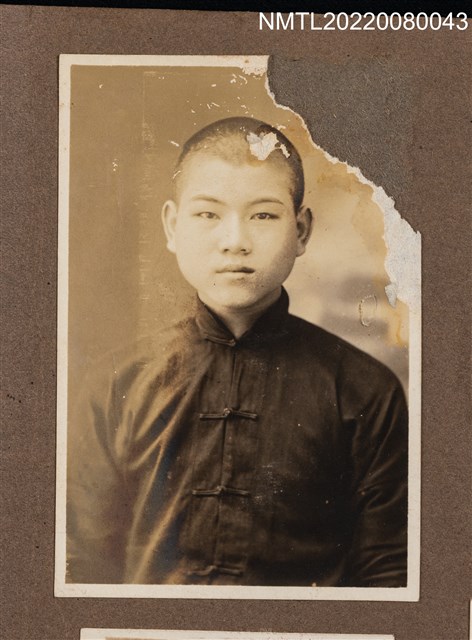 主要名稱：男學生獨照29/其他-相簿名稱：龍瑛宗相片集1圖檔，第1張，共1張