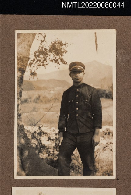 主要名稱：男學生獨照30/其他-相簿名稱：龍瑛宗相片集1圖檔，第1張，共1張