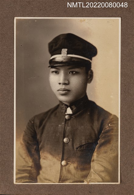 主要名稱：男學生獨照32/其他-相簿名稱：龍瑛宗相片集1圖檔，第1張，共1張