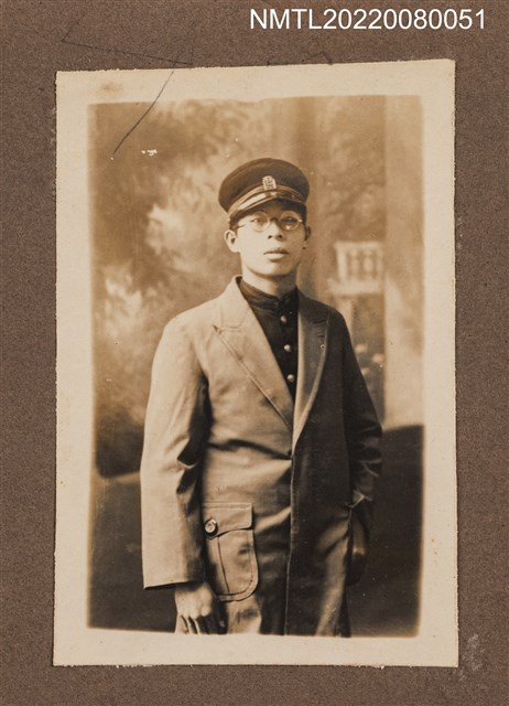 主要名稱：男學生獨照35/其他-相簿名稱：龍瑛宗相片集1圖檔，第1張，共1張