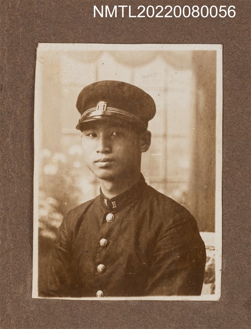 主要名稱：男學生獨照38/其他-相簿名稱：龍瑛宗相片集1	圖檔，第1張，共1張