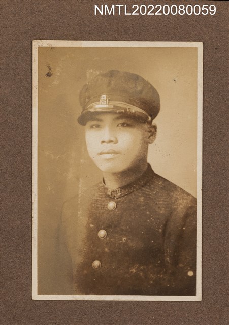 主要名稱：男學生獨照41/其他-相簿名稱：龍瑛宗相片集1圖檔，第1張，共1張