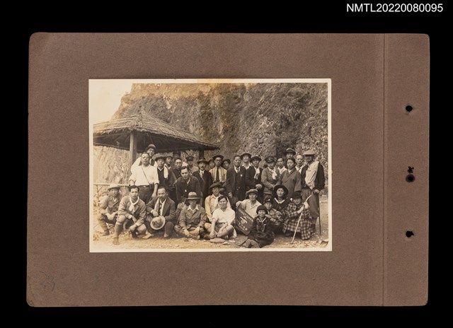 主要名稱：龍瑛宗1938年新春與臺灣銀行總行同事旅遊花蓮太魯閣合照/其他-相簿名稱：龍瑛宗相片集1圖檔，第1張，共1張