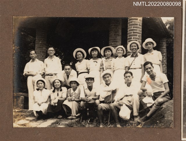 主要名稱：龍瑛宗等16人出遊合照/其他-相簿名稱：龍瑛宗相片集1圖檔，第1張，共1張