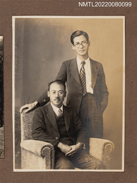 主要名稱：兩名西裝男子合照/其他-相簿名稱：龍瑛宗相片集1圖檔，第1張，共1張