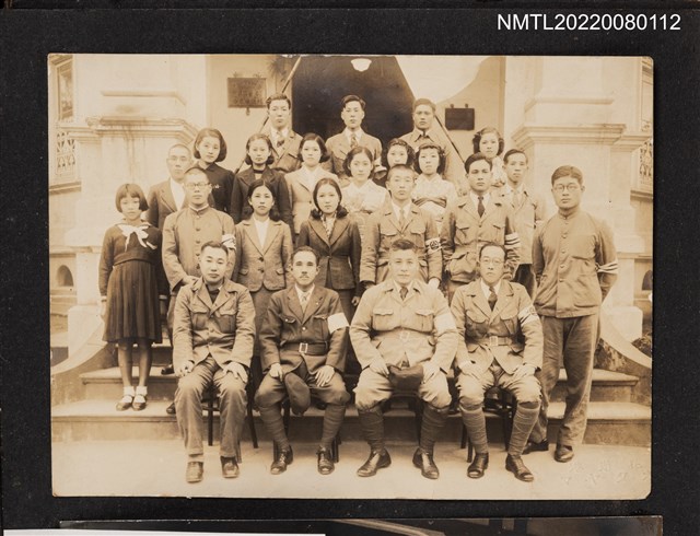 主要名稱：1941年龍瑛宗於臺灣銀行花蓮港支店時期合照/其他-相簿名稱：龍瑛宗相片集2圖檔，第1張，共1張