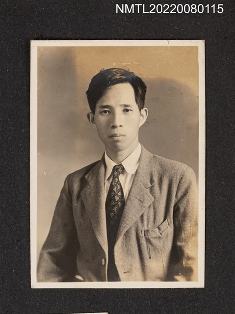 主要名稱：1940年龍瑛宗任《文藝台灣》編輯委員獨照/其他-相簿名稱：龍瑛宗相片集2圖檔，第1張，共1張