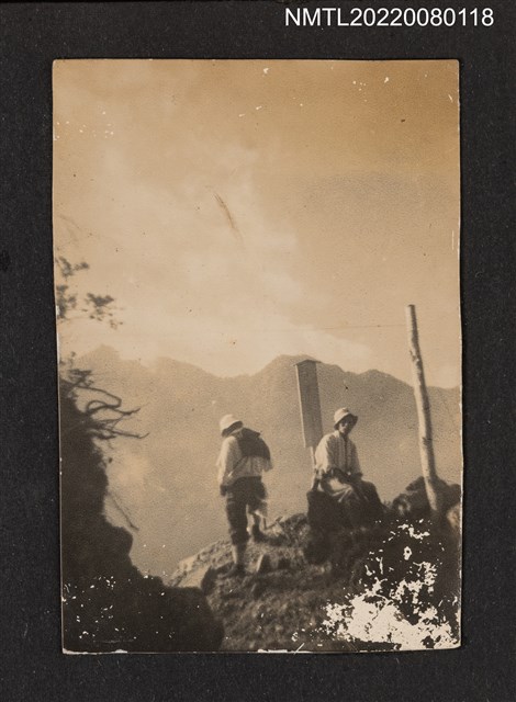 主要名稱：登山側拍（東部海岸山脈登山照）/其他-相簿名稱：龍瑛宗相片集2圖檔，第1張，共1張