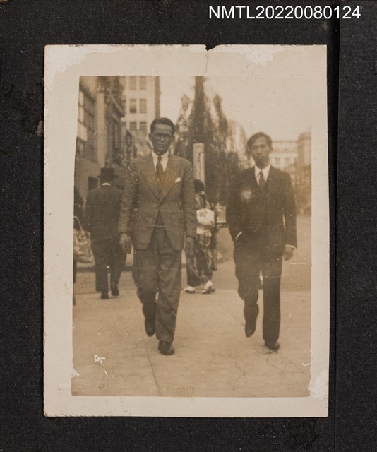 主要名稱：1942年龍瑛宗與友人攝於於東京街上/其他-相簿名稱：龍瑛宗相片集2圖檔，第1張，共1張