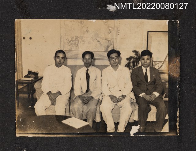 主要名稱：1942年「第一回大東亞文學者大會」臺灣地區代表合照/其他-相簿名稱：龍瑛宗相片集2圖檔，第1張，共1張