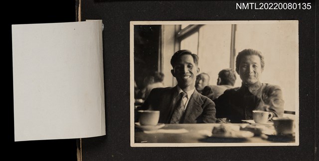 主要名稱：龍瑛宗與宮田彌太郎於森永珈琲店合照/其他-相簿名稱：龍瑛宗相片集2圖檔，第1張，共1張