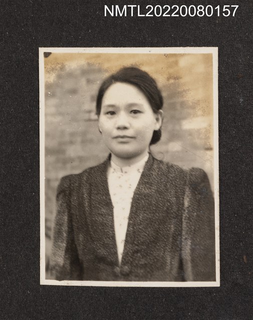 主要名稱：李耐半身獨照/其他-相簿名稱：龍瑛宗相片集2圖檔，第1張，共1張