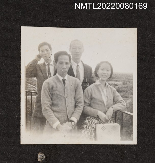主要名稱：龍瑛宗（中年）與2男1女合照/其他-相簿名稱：龍瑛宗相片集2圖檔，第1張，共1張