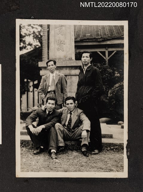 主要名稱：1953年龍瑛宗、吳瀛濤、賴傳燦、賴傳鑑4人合照/其他-相簿名稱：龍瑛宗相片集2圖檔，第1張，共1張