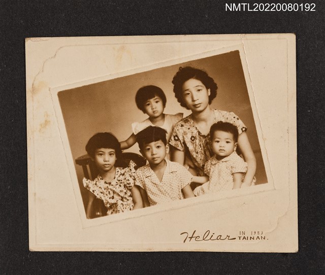 主要名稱：婦女與4個孩子合照/其他-相簿名稱：龍瑛宗相片集2圖檔，第1張，共1張