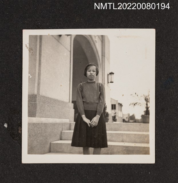 主要名稱：少女獨照（疑為劉淑惠）/其他-相簿名稱：龍瑛宗相片集2圖檔，第1張，共1張