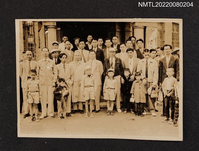 主要名稱：龍瑛宗與35人大合照/其他-相簿名稱：龍瑛宗相片集2圖檔，第1張，共1張