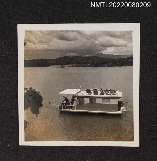 主要名稱：湖中小船/其他-相簿名稱：龍瑛宗相片集2圖檔，第1張，共1張