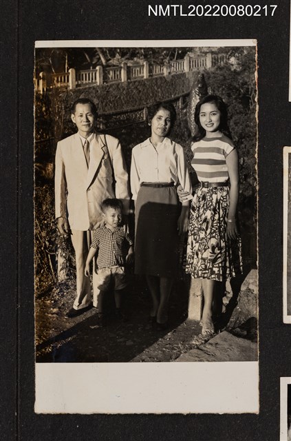 主要名稱：2名女性、1名男性與男童合照/其他-相簿名稱：龍瑛宗相片集2圖檔，第1張，共1張
