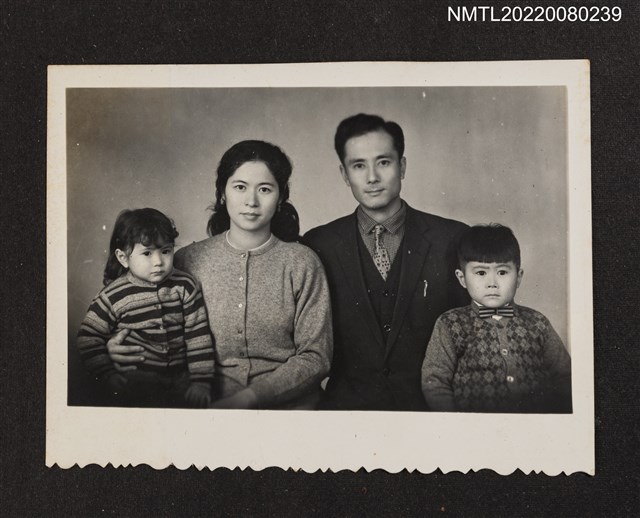 主要名稱：4人全家福/其他-相簿名稱：龍瑛宗相片集2圖檔，第1張，共1張