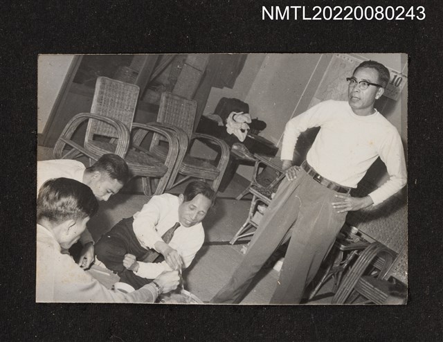 主要名稱：龍瑛宗（中年）用餐側拍（火鍋聚會照2）/其他-相簿名稱：龍瑛宗相片集2圖檔，第1張，共1張