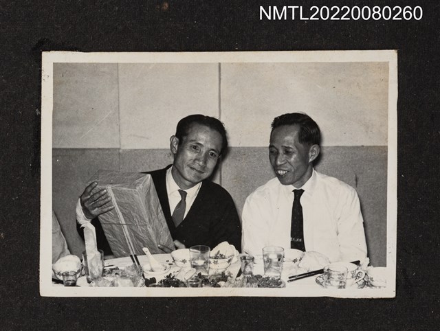 主要名稱：龍瑛宗聚餐紀錄4（龍瑛宗與友人合照）/其他-相簿名稱：龍瑛宗相片集2圖檔，第1張，共1張