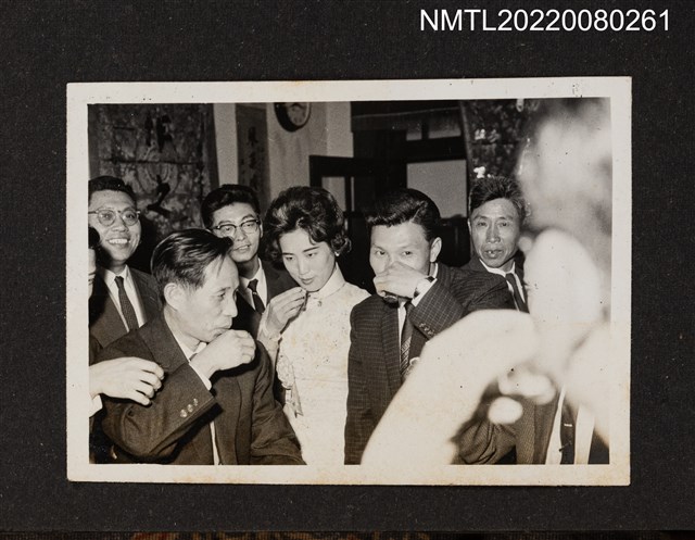 主要名稱：龍瑛宗參加婚禮敬酒側拍/其他-相簿名稱：龍瑛宗相片集2圖檔，第1張，共1張