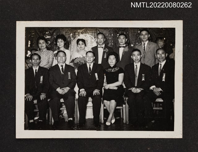主要名稱：龍瑛宗夫婦與10人於婚禮合照/其他-相簿名稱：龍瑛宗相片集2圖檔，第1張，共1張