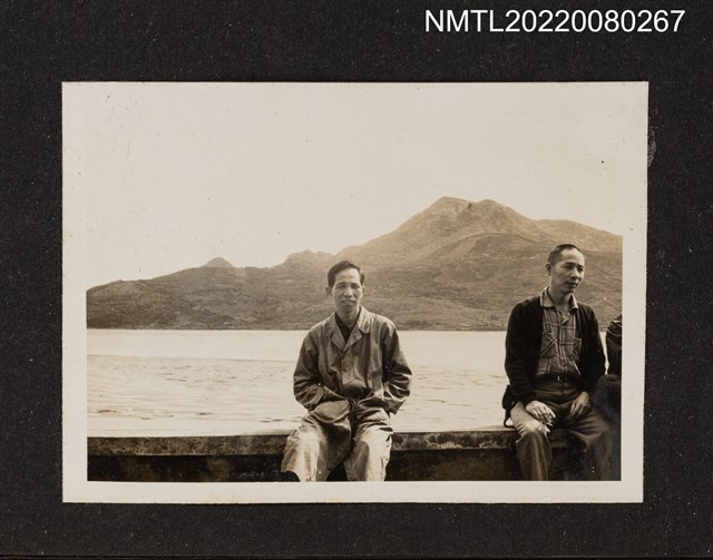 主要名稱：龍瑛宗於海邊照（野柳行5）/其他-相簿名稱：龍瑛宗相片集2圖檔，第1張，共1張