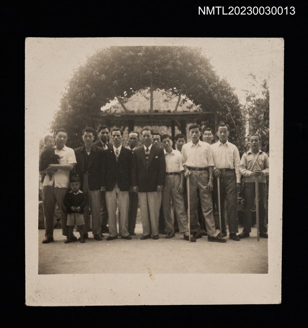 主要名稱：王詩琅等15人於日月潭龍湖閣合照（1955-03-31）圖檔，第1張，共2張
