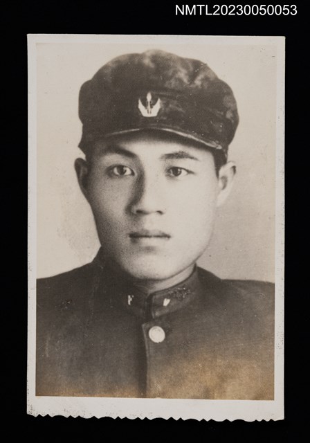 主要名稱：鍾逸人青年時期戴帽獨照圖檔，第1張，共2張
