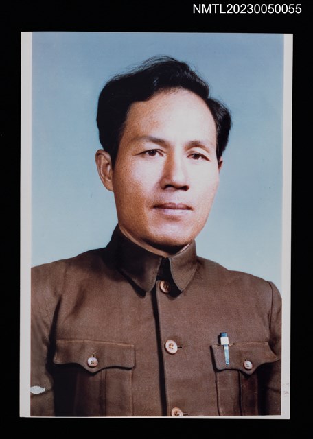 主要名稱：鍾逸人壯年時期著軍服獨照圖檔，第1張，共1張