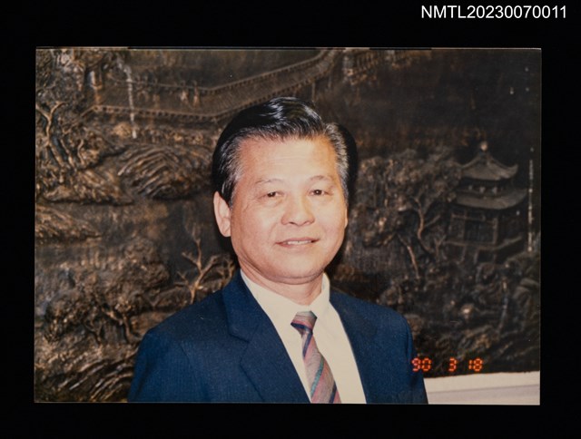 主要名稱：李錦上半身獨照（室內）（2001-03-18）圖檔，第1張，共1張