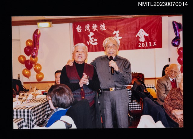 主要名稱：李錦上與台灣歌壇會長蔡焜燦合照（2011）圖檔，第1張，共1張